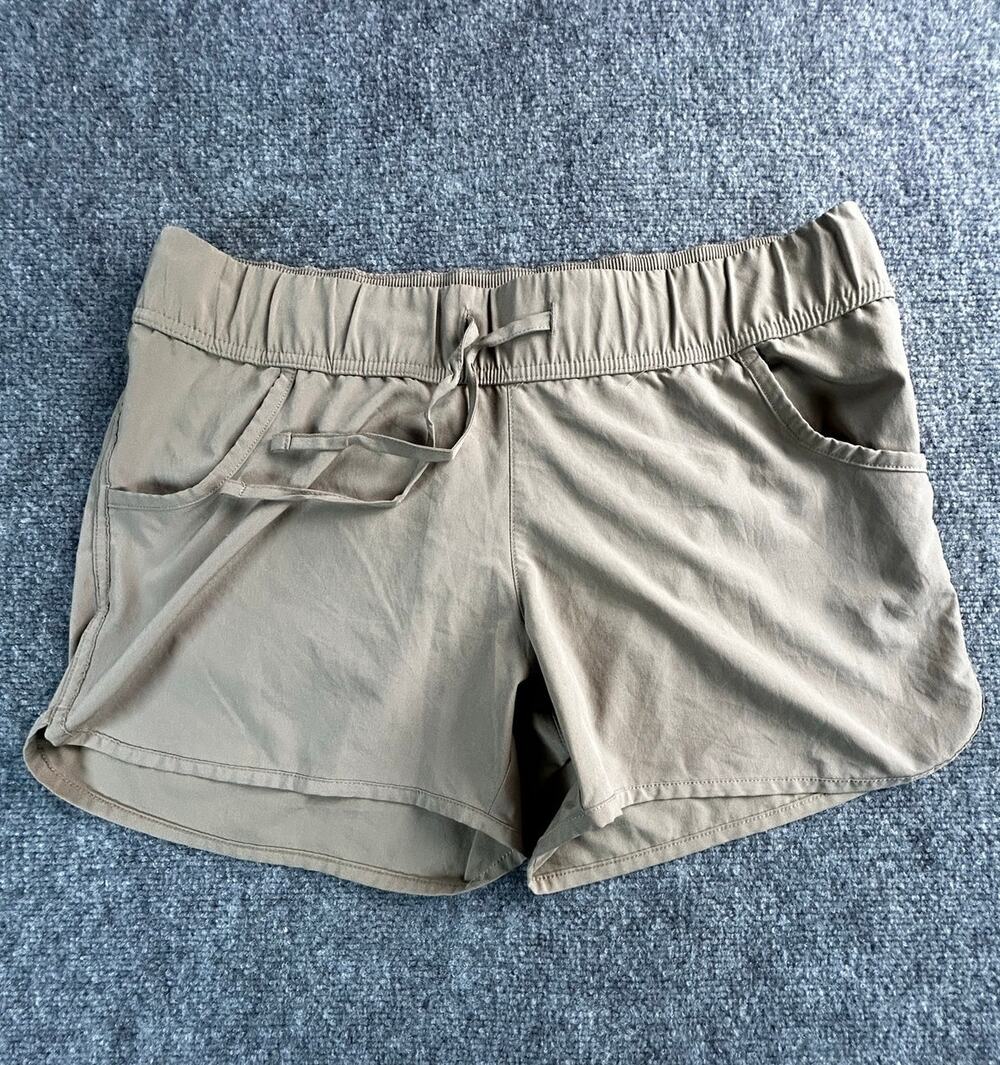Magellan Fish Gear Water Repellent Shorts Women's L Gray